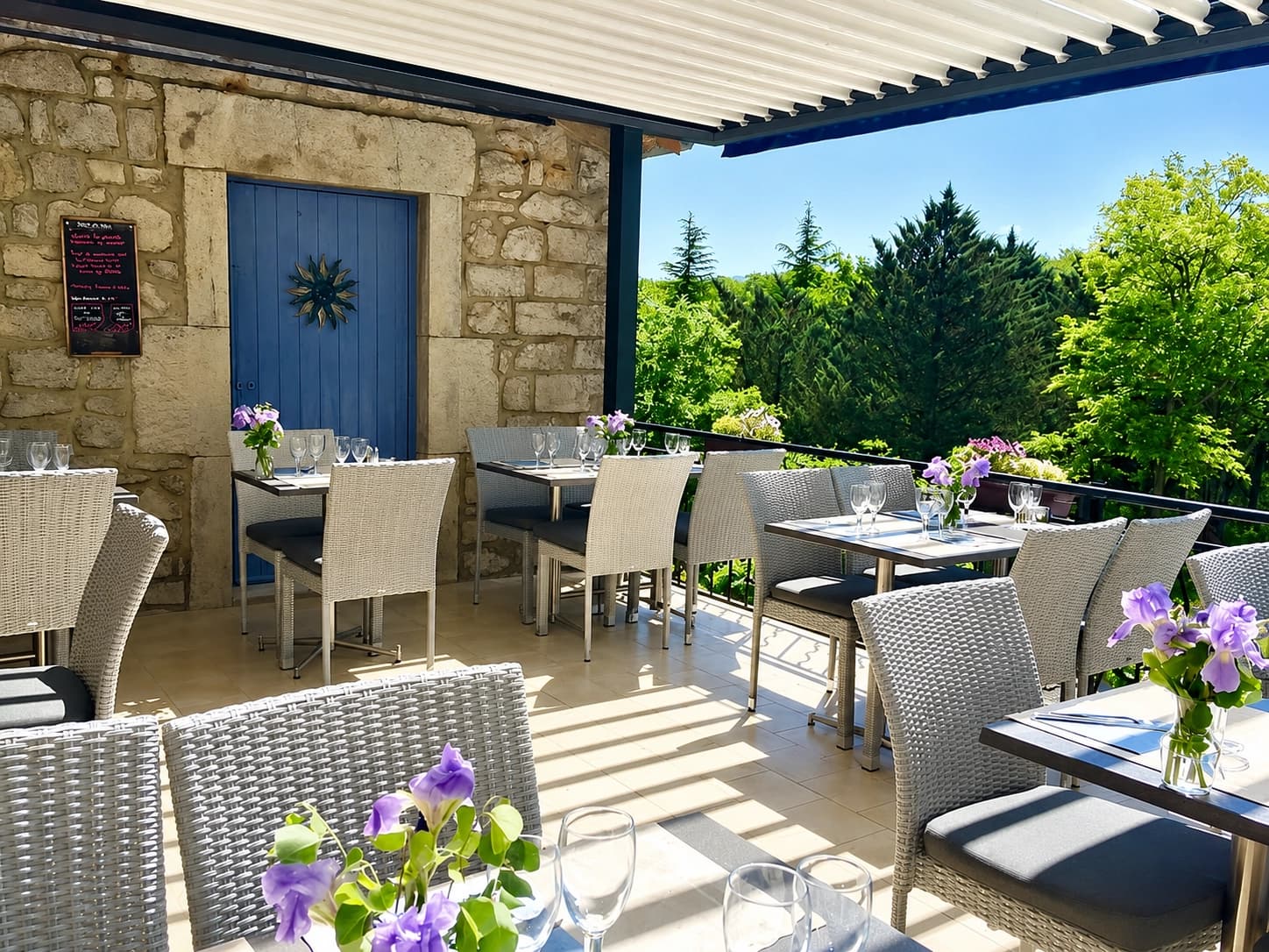 Terrasse ombragée de L'Olivier de Paiolive